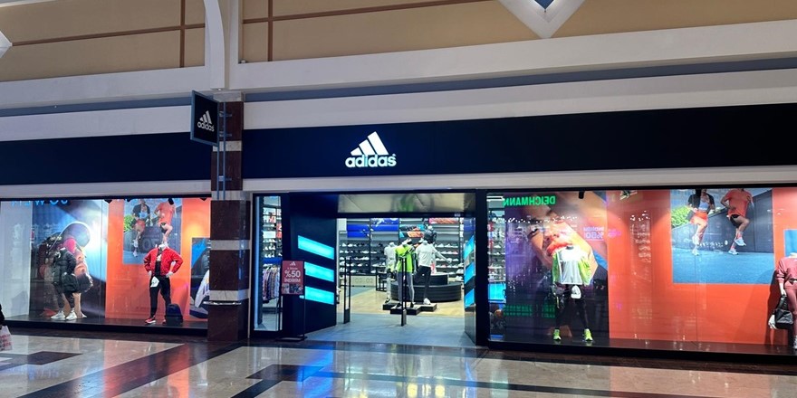 M1 Konya AVM’deki Adidas mağazası yenilendi 