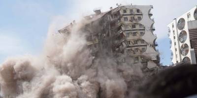 Kentin ilk AVM'si yıkılıyor