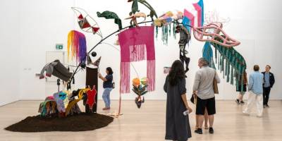 Nilbar Güreş’in kişisel sergisi Kadife Bakış 10 Mayıs’a kadar uzatıldı