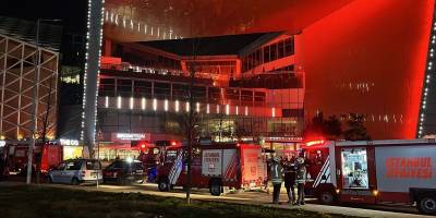 Kağıthane'de Alışveriş Merkezinde Yangın