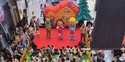 Niloya ve Arkadaşları Fatih Historia Alışveriş Merkezi’nde