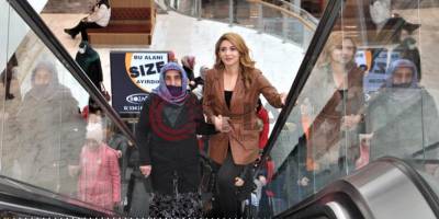 90 yaşında ilk kez AVM ve sinemaya gitti