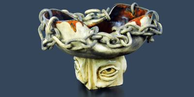 Elif Saltık Hikayesini bir tiyatro oyunu gibi sahneye koyarcasına izleyiciye sunuyor!