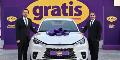 Gratis 15’inci Yılında 15 Kişiyi Otomobil Sahibi Yaptı